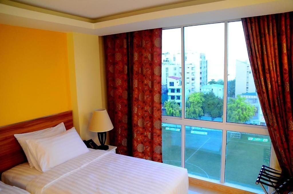 Hotel The Grand View Malé Esterno foto