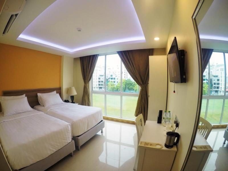 Hotel The Grand View Malé Esterno foto